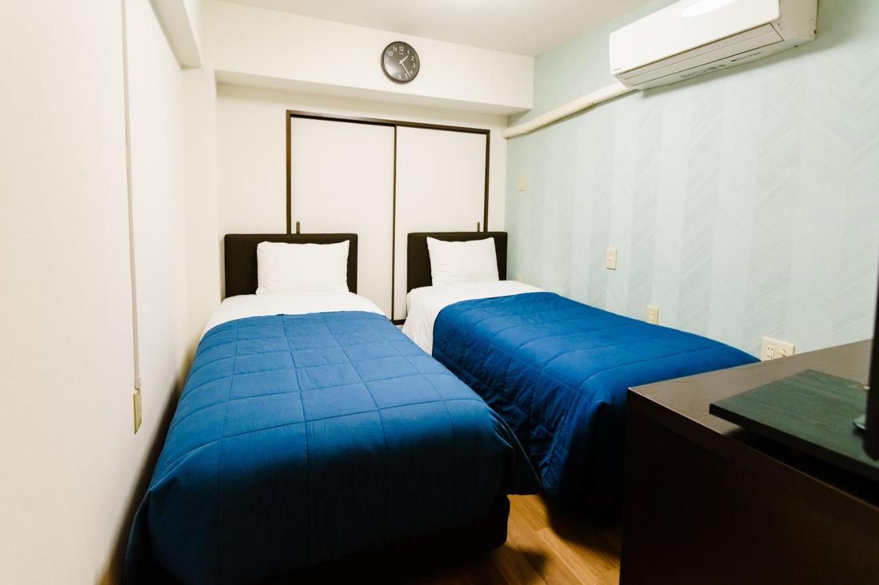 Business Inn Sennichimae Hotel Osaka Bagian luar foto