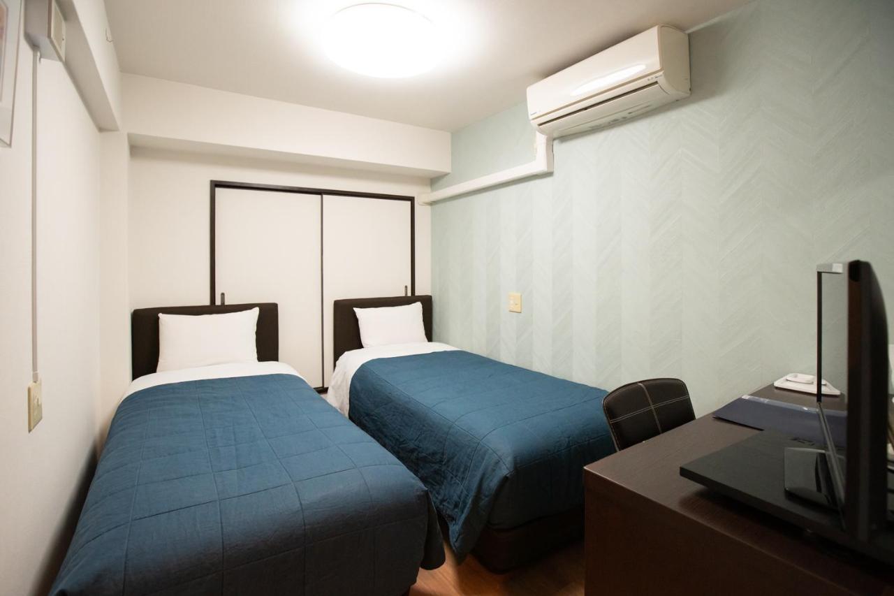 Business Inn Sennichimae Hotel Osaka Bagian luar foto
