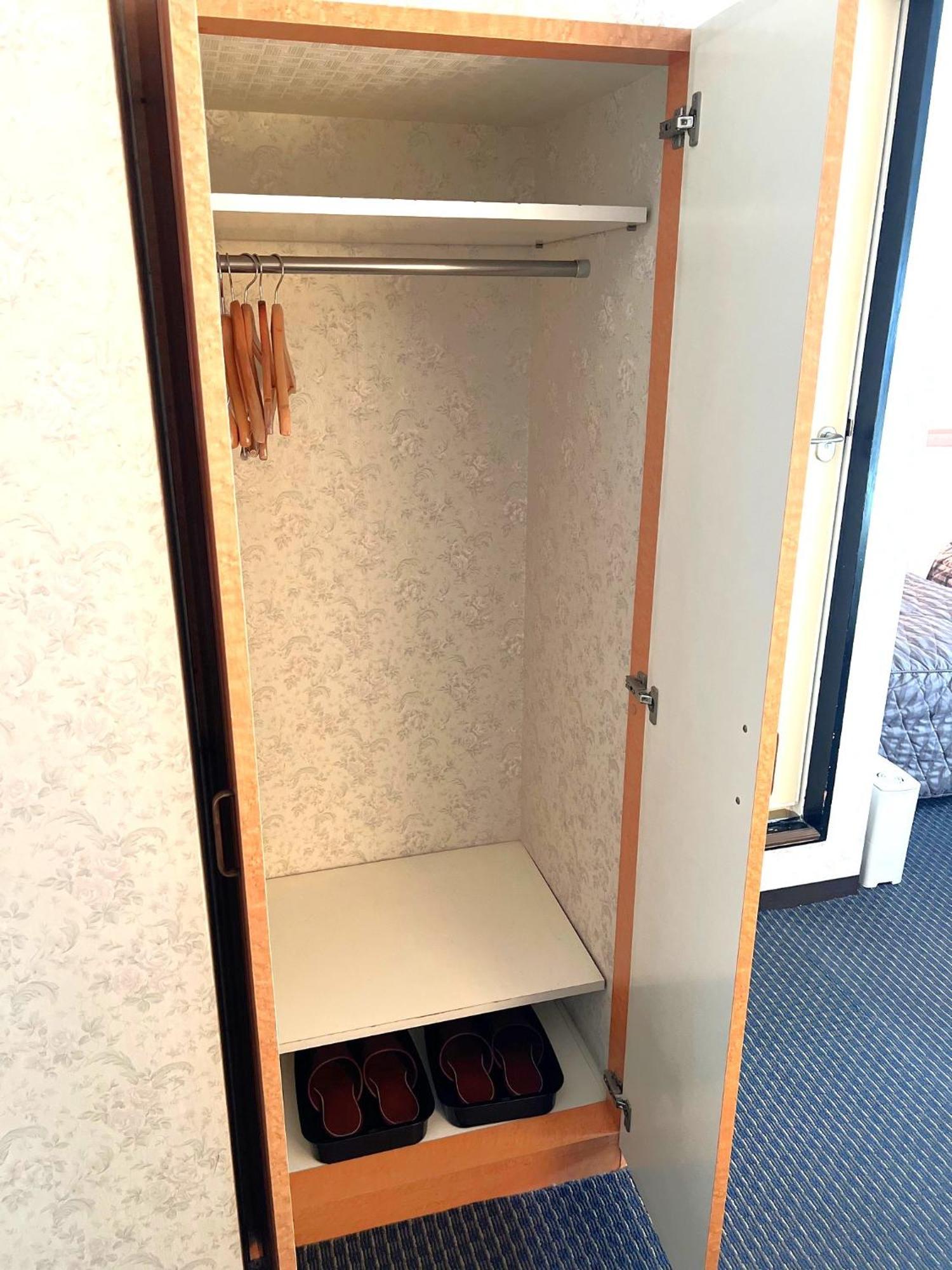 Business Inn Sennichimae Hotel Osaka Bagian luar foto