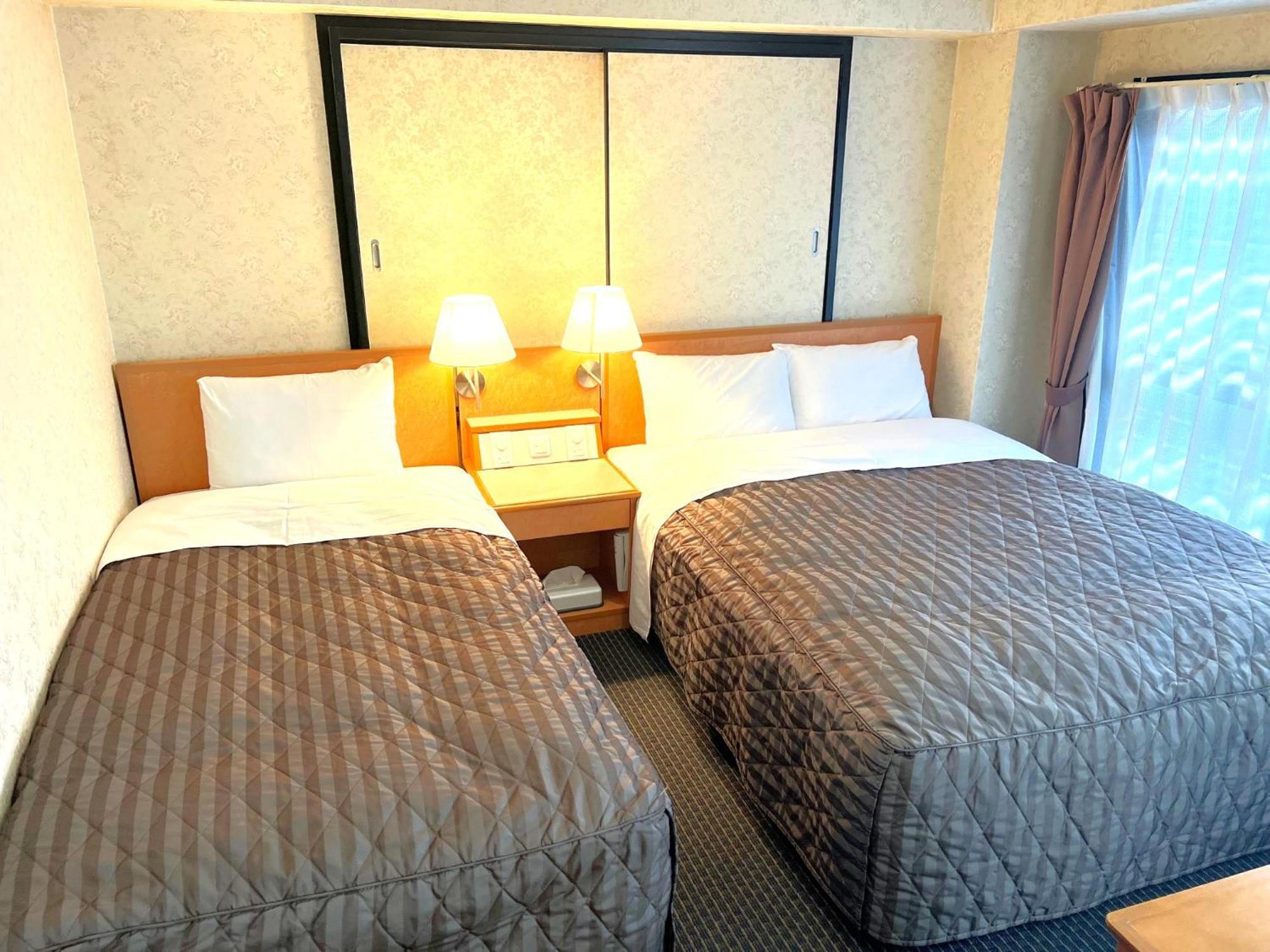 Business Inn Sennichimae Hotel Osaka Bagian luar foto