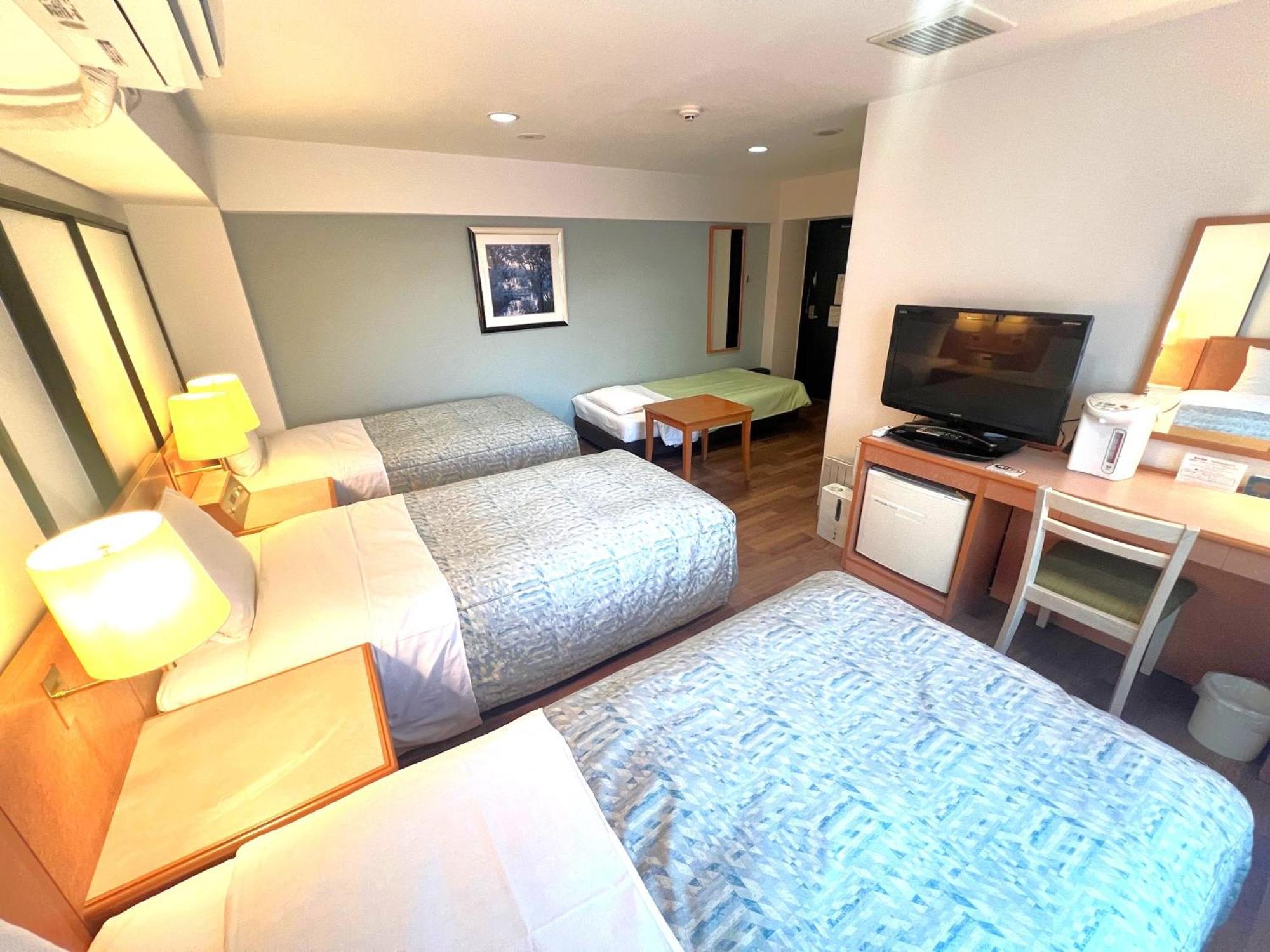Business Inn Sennichimae Hotel Osaka Bagian luar foto