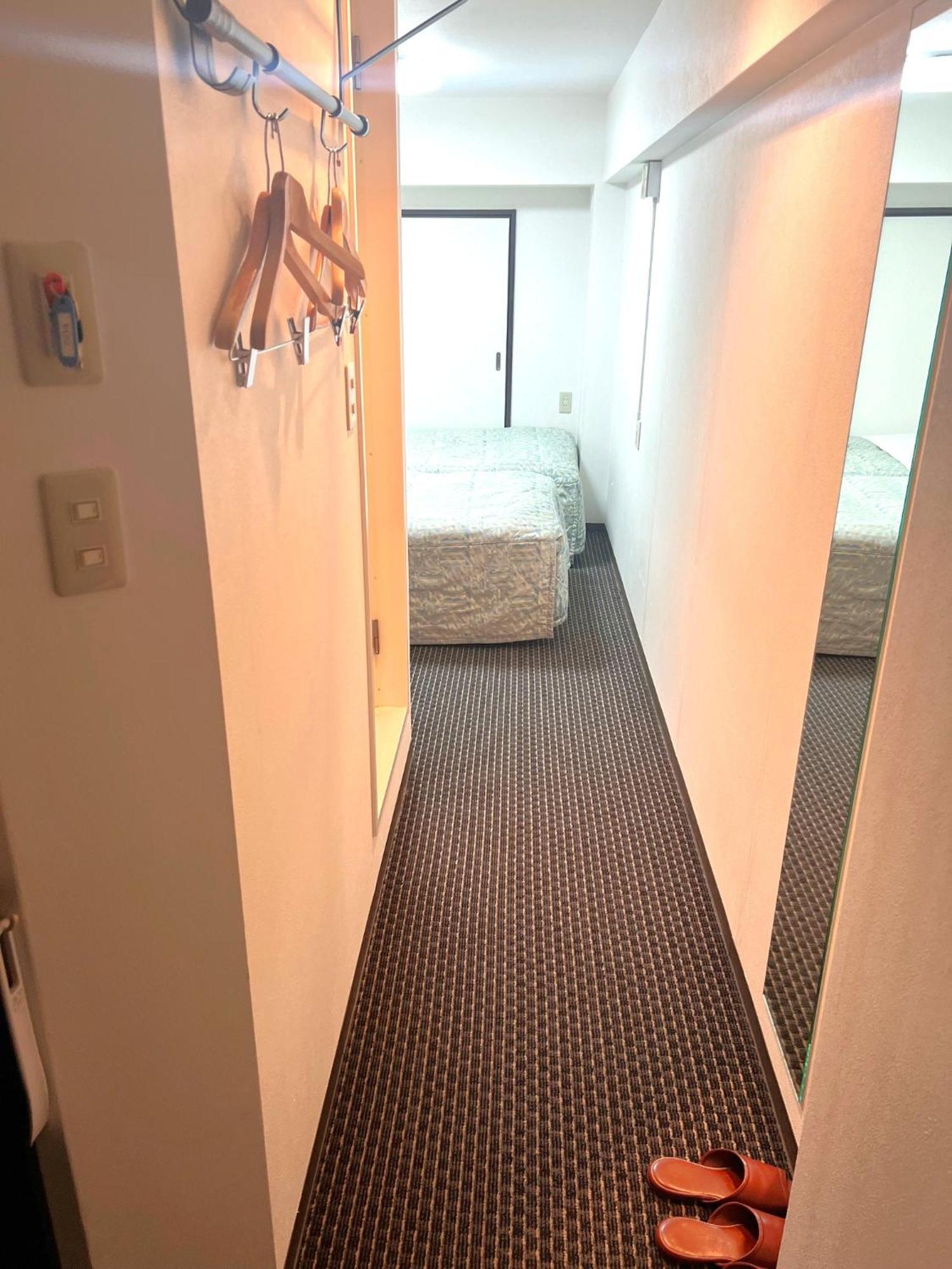 Business Inn Sennichimae Hotel Osaka Bagian luar foto