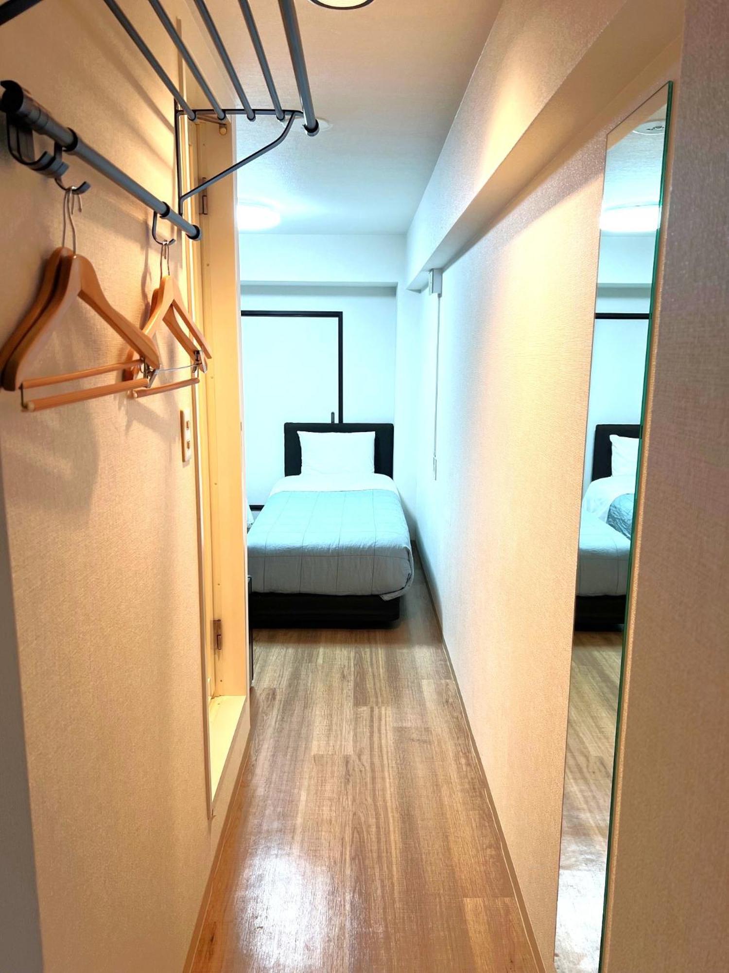 Business Inn Sennichimae Hotel Osaka Bagian luar foto
