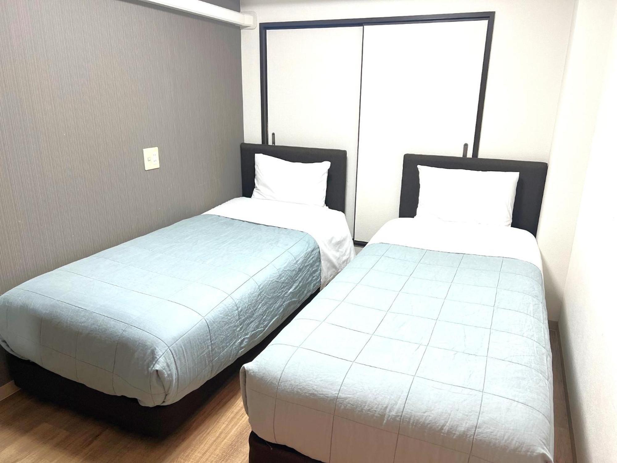 Business Inn Sennichimae Hotel Osaka Bagian luar foto
