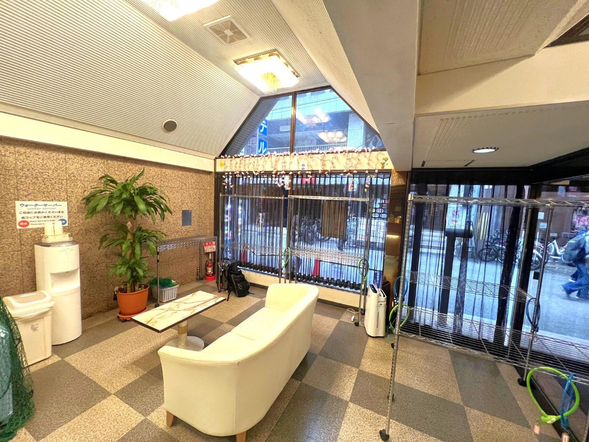 Business Inn Sennichimae Hotel Osaka Bagian luar foto
