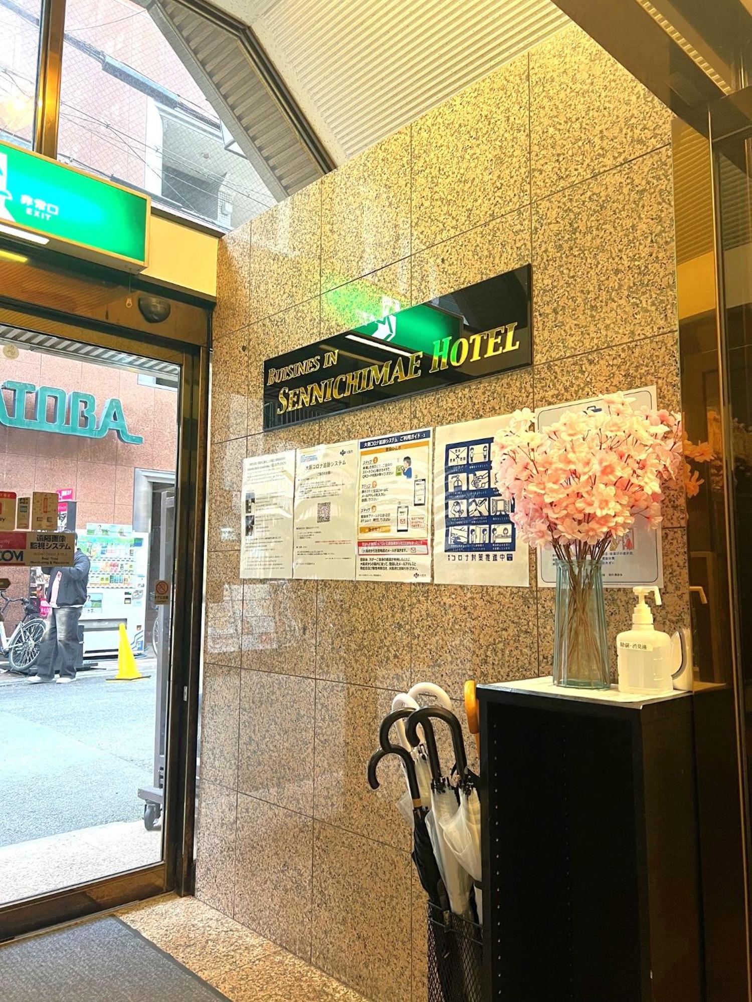 Business Inn Sennichimae Hotel Osaka Bagian luar foto