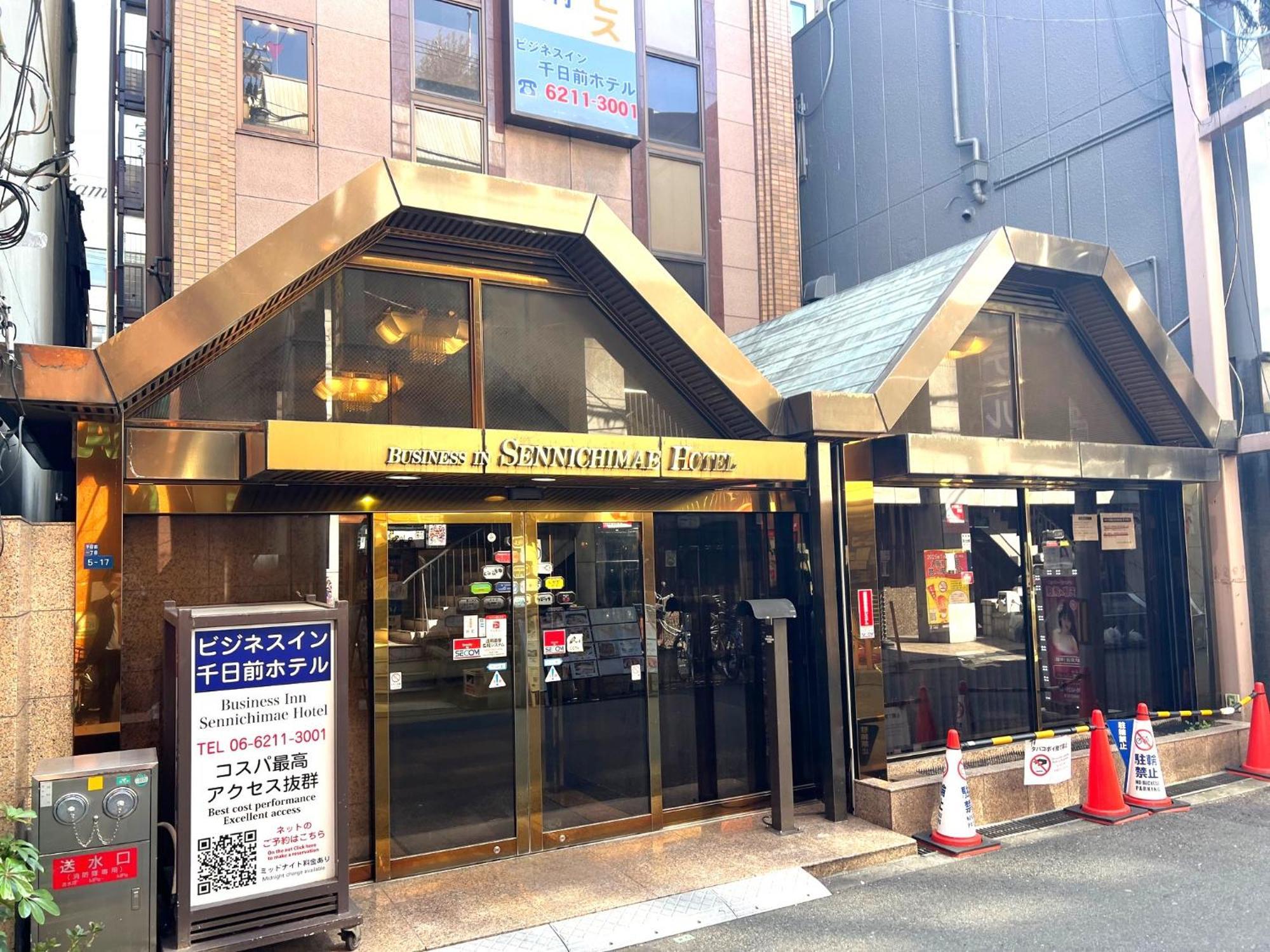 Business Inn Sennichimae Hotel Osaka Bagian luar foto
