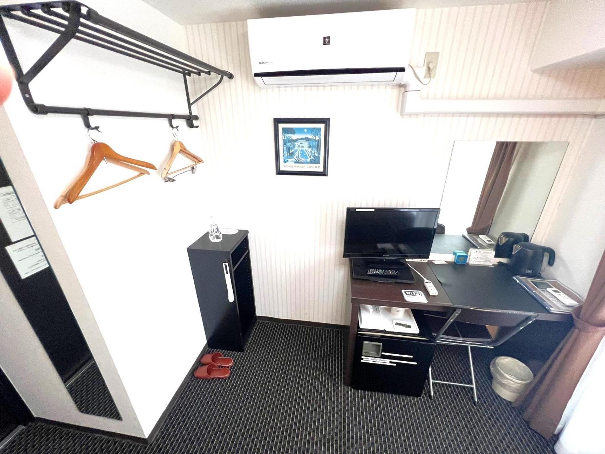 Business Inn Sennichimae Hotel Osaka Bagian luar foto