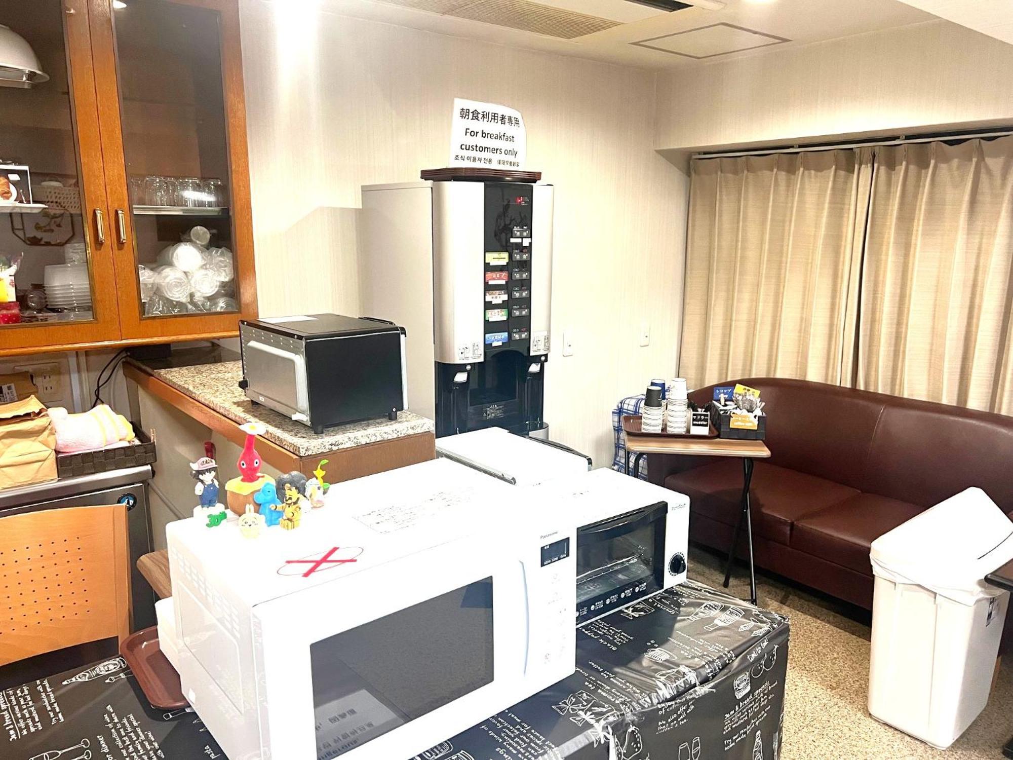 Business Inn Sennichimae Hotel Osaka Bagian luar foto