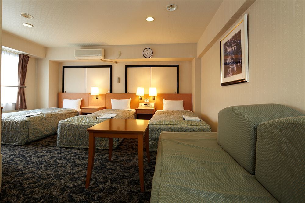 Business Inn Sennichimae Hotel Osaka Bagian luar foto